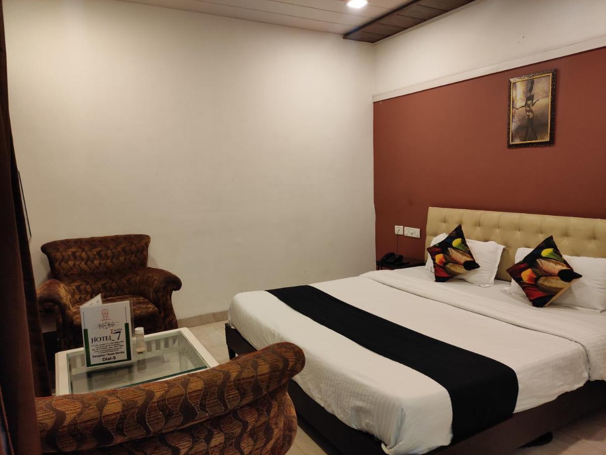 Hotel Seven- Center Of City Chandigarh Chandīgarh Exterior foto